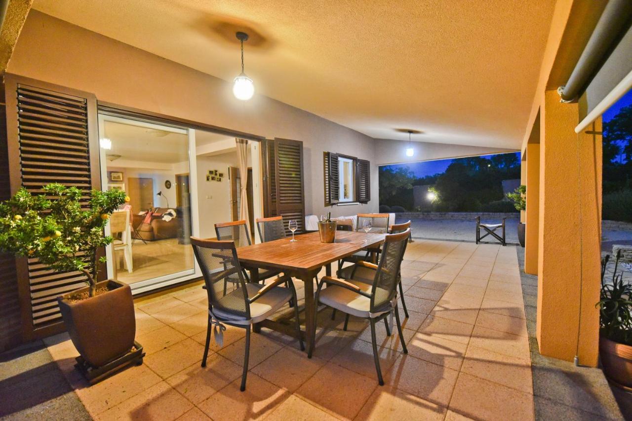 Holiday Home Taras Smilcic Экстерьер фото