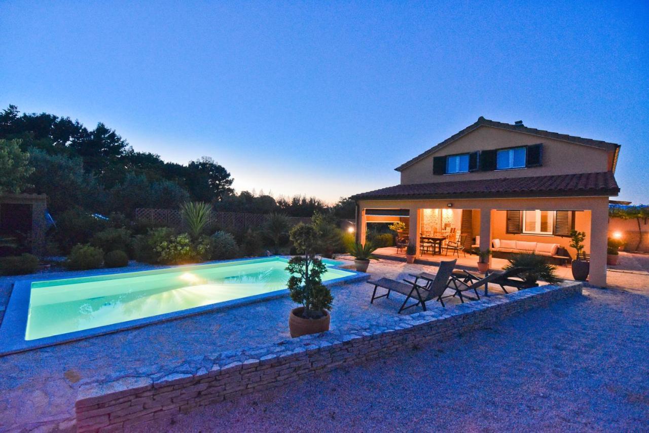 Holiday Home Taras Smilcic Экстерьер фото
