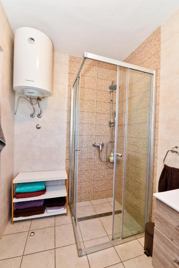 Holiday Home Taras Smilcic Экстерьер фото