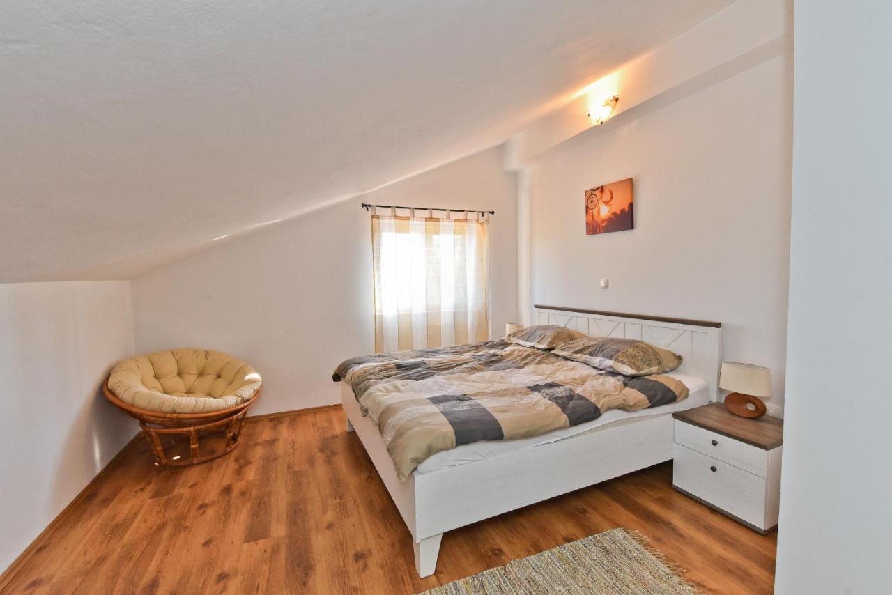Holiday Home Taras Smilcic Экстерьер фото