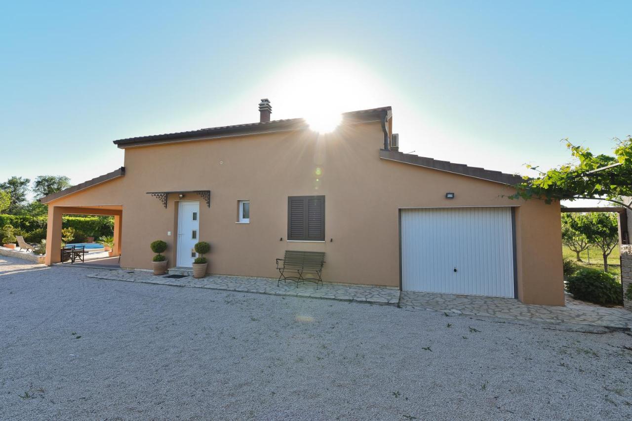 Holiday Home Taras Smilcic Экстерьер фото