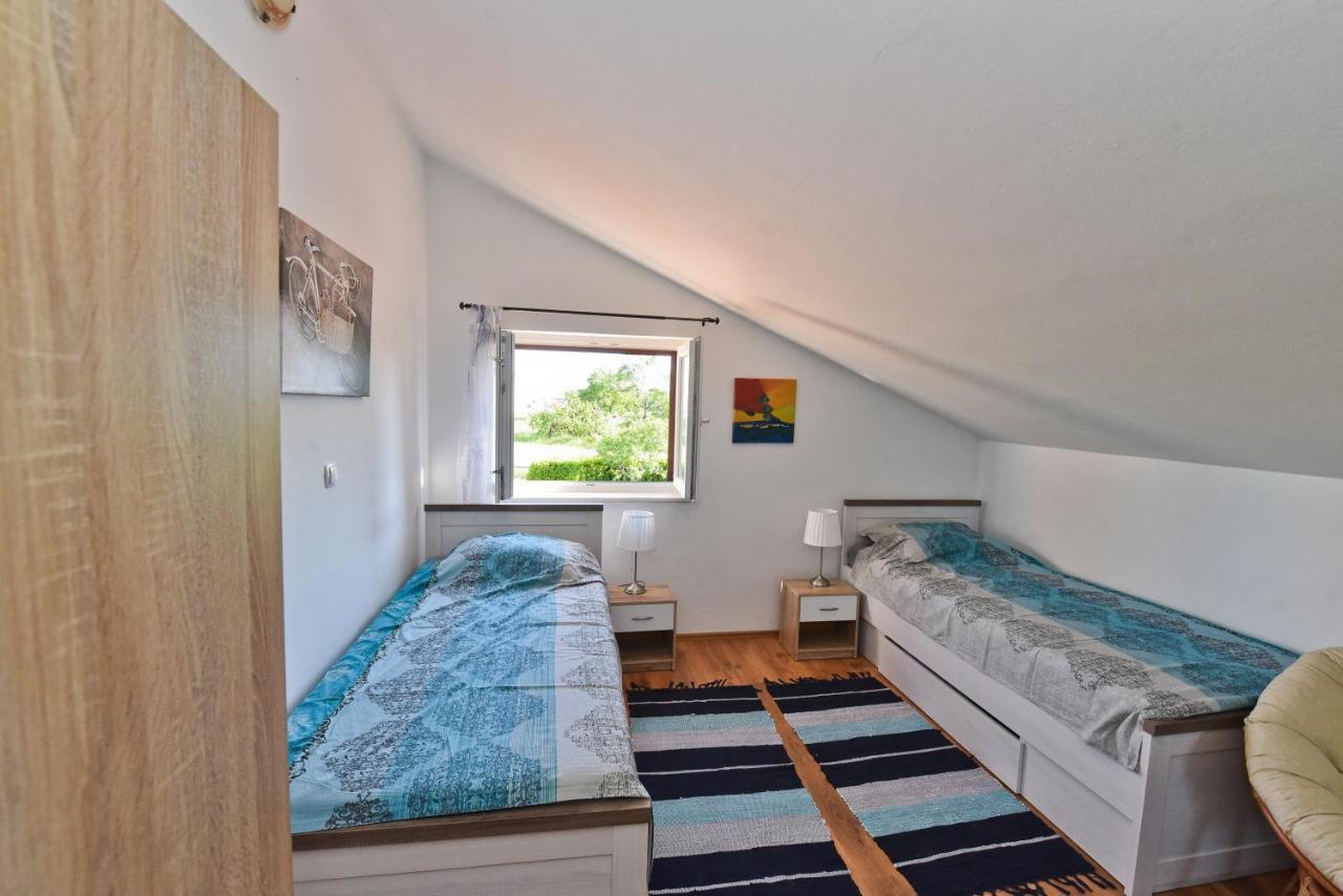 Holiday Home Taras Smilcic Экстерьер фото